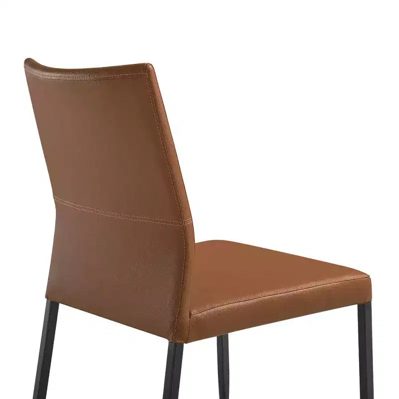 Sedia da pranzo imbottita in similpelle marrone con gambe in metallo nero, confezione da 2