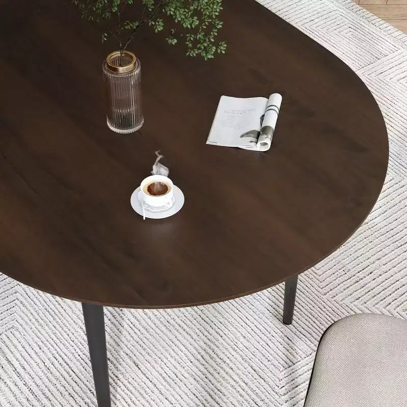 Tavolo da pranzo ovale in legno da 67" per 4-6 persone, con piano ispessito e gambe in metallo nero, tavolo da cucina moderno per sala da pranzo/soggiorno in noce