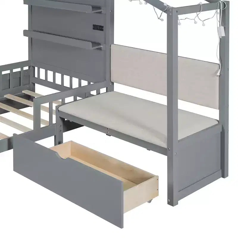 Letto a capanna singolo con divano imbottito, struttura in legno con stazione di ricarica, ricarica wireless, ripiani e cassetti
