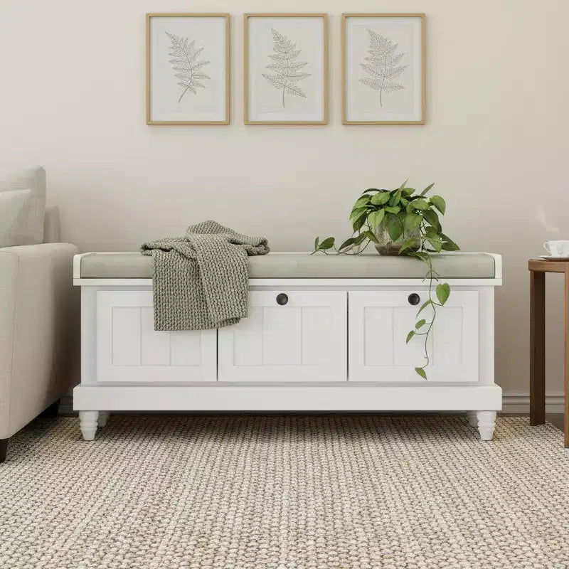 Classica panca per scarpe da ingresso con parte superiore imbottita e tre cassetti