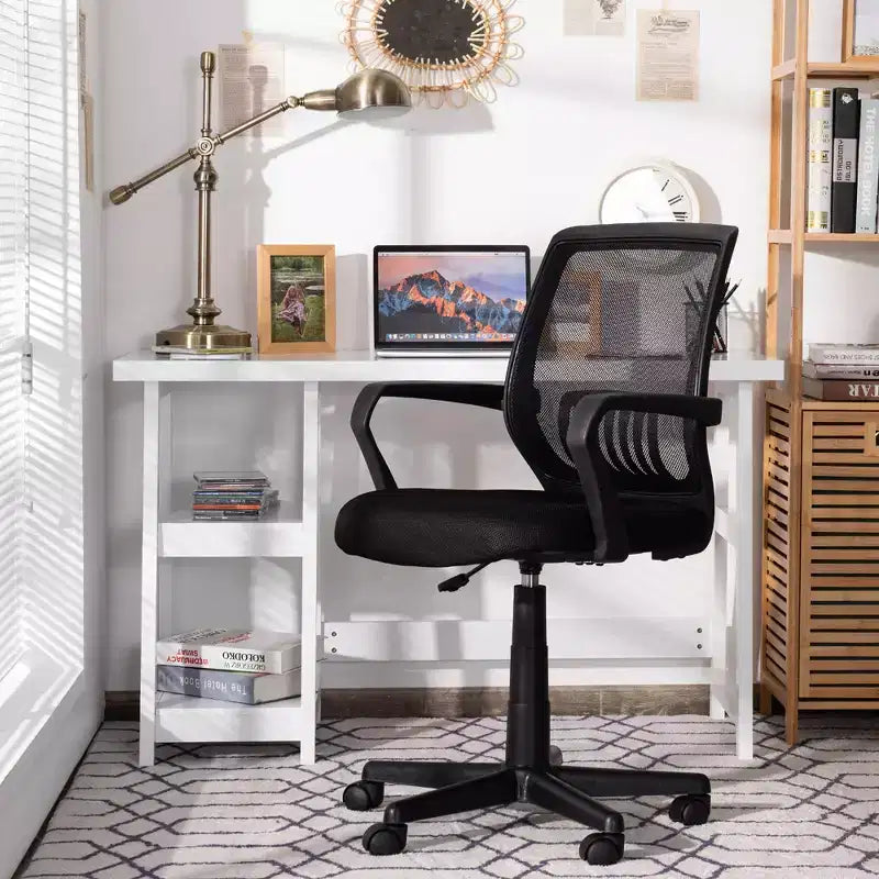 Sedia da ufficio direzionale a schienale medio con rete regolabile in altezza e supporto lombare